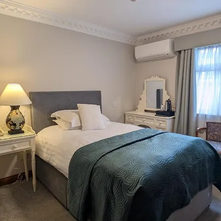 Foley's Townhouse 4*