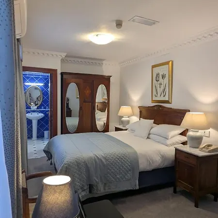Foley's Townhouse Pensionat 4*