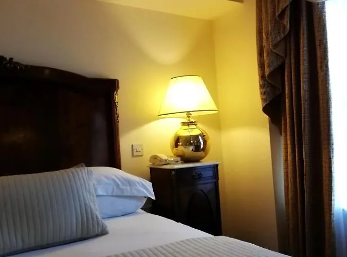 Гостевой дом Foley's Townhouse 4*