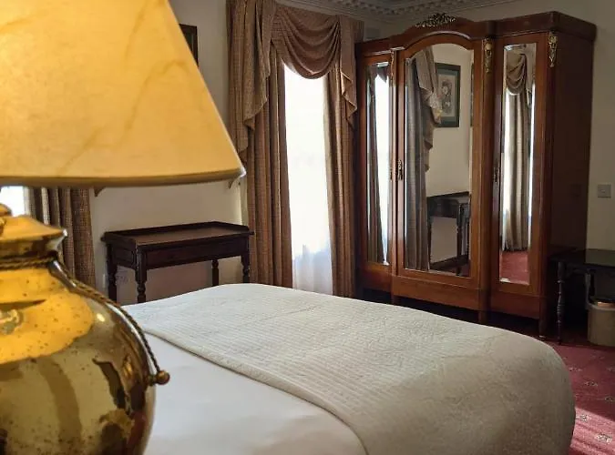 게스트하우스 Foley's Townhouse 4*