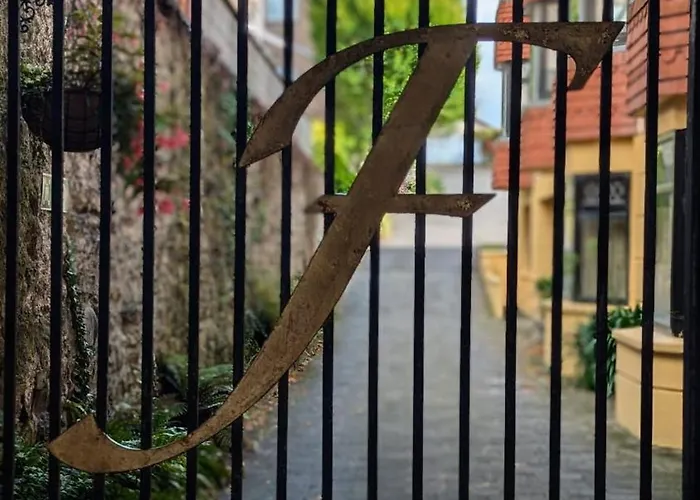 게스트하우스 Foley's Townhouse 4*