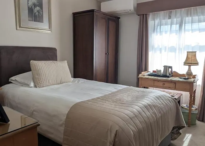 Foley's Townhouse Гостевой дом Килларни